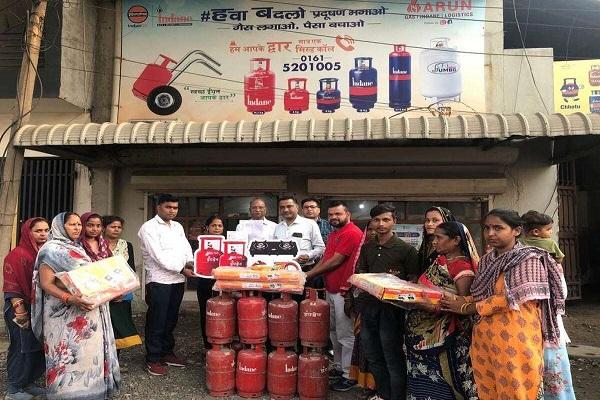 Ludhiana BJP distributes free gas connections to poor women