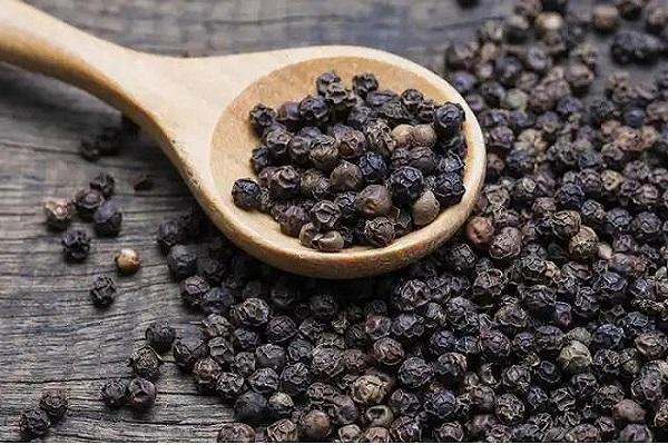 You will be amazed to know that black pepper has tremendous health benefits