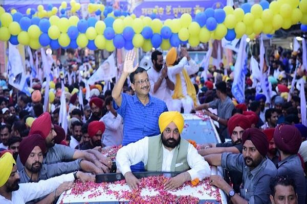 Kejriwal and Mann announce free power in Punjab from July 1