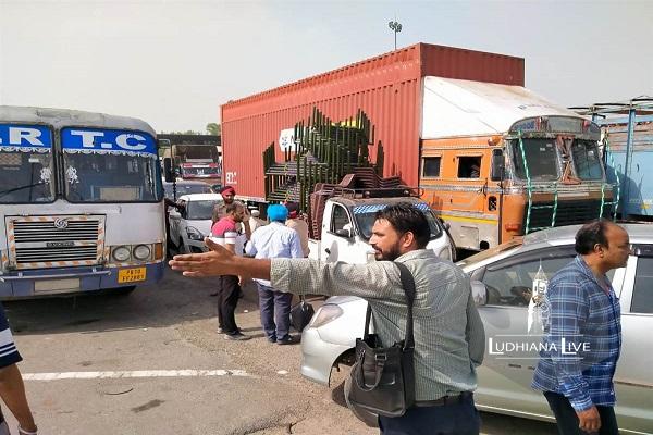 CCTV footage of a robbery at gunpoint in Ludhiana came to light, the Commissioner of Police said it ...