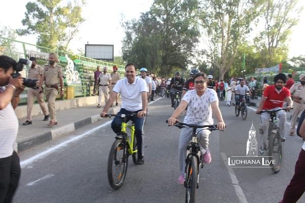 The administration today organized a bicycle rally on the occasion of World Bicycle Day, an invitation to save the environment