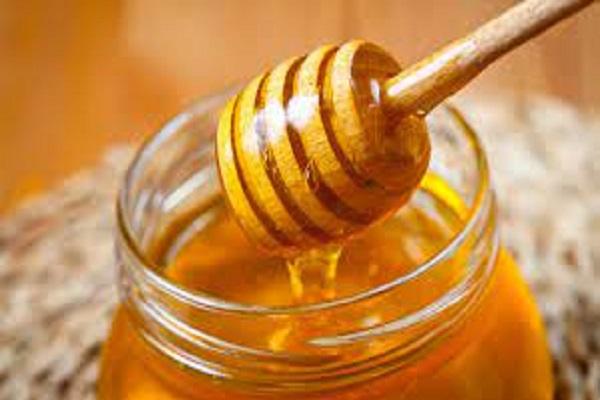 women honey health benefi