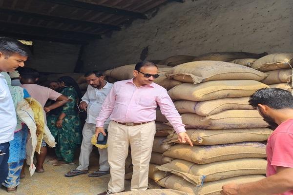 Unannounced checking of wheat distribution by Punjab State Food Commission