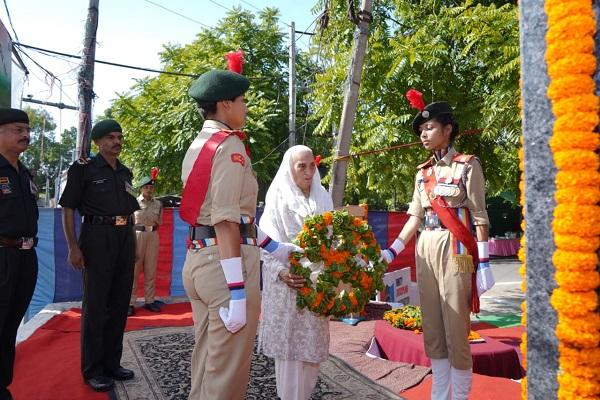 N.C.C. 3rd Punjab Battalion (Girls) of Ludhiana pays homage to martyred Major Bhupinder Singh
