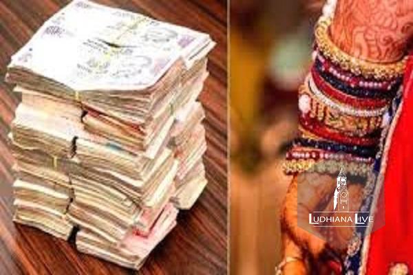 Case filed against husband for harassing her for dowry
