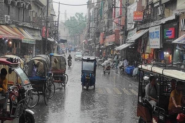 The mood of the weather changed in the city; Heavy rain started in the afternoon, relief from the heat