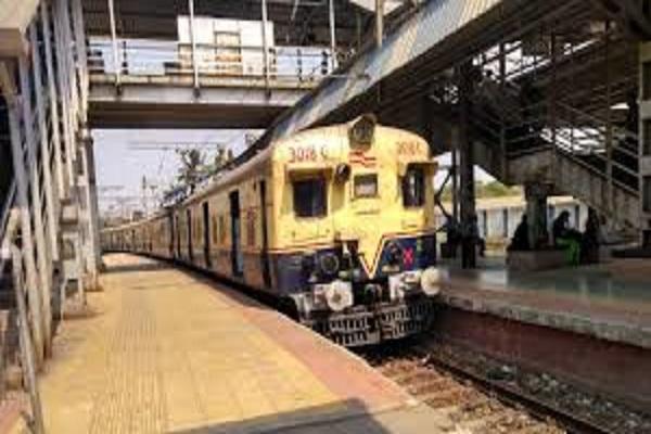 Prior to DRM's visit, Ludhiana's platform no. A fire broke out in a passenger train parked at 5 p.m.