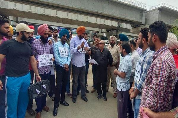 PAU students sold tea, served sandwich to AAP MLA Gurpreet Gogi