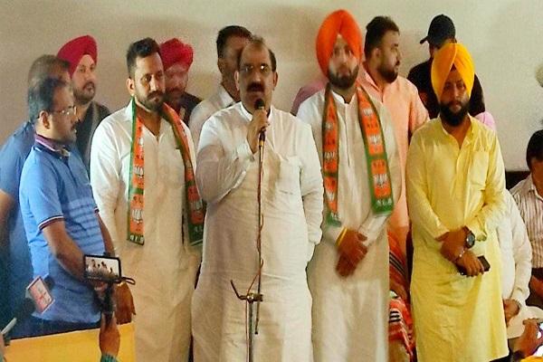 A blow to Congress, AAP and Sad, many stalwarts join BJP in presence of Ashwini Sharma