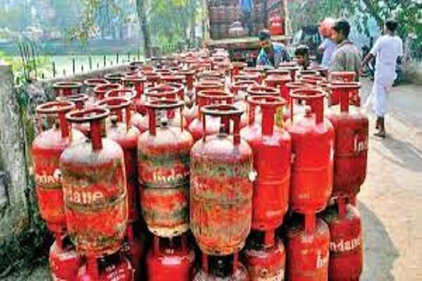 Big blow to inflation, domestic gas cylinders become more expensive again, find out new rates