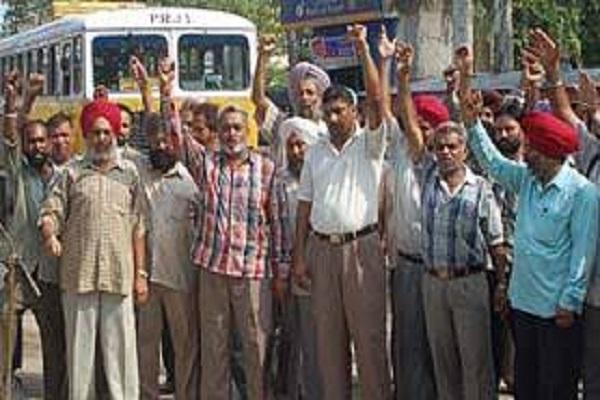 Raw workers of transport department to hold gate rallies on 11th due to non-receipt of salaries: State President
