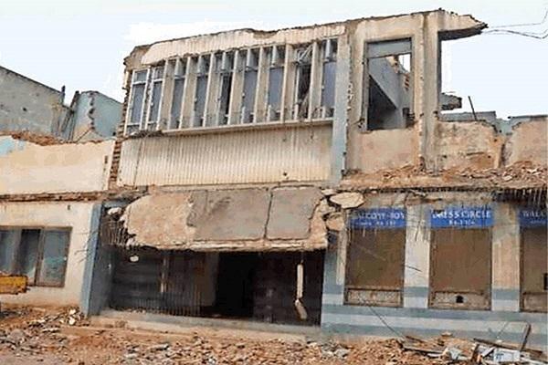 Once the center of cinema lovers, Kailash Cinema in Ludhiana is sad and deserted today