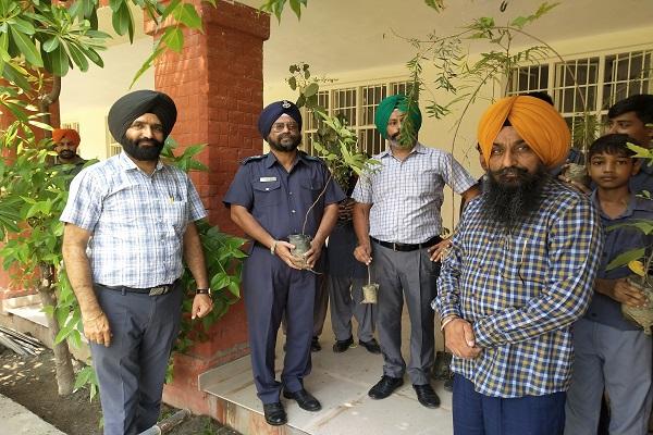 Malwa took an oath to keep the environment clean by planting saplings in the school