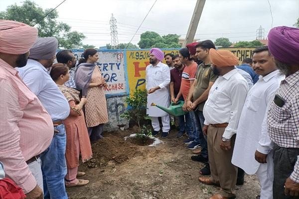 Ward No. 23 'Chachalaya' cleaning campaign by MLA Bhola