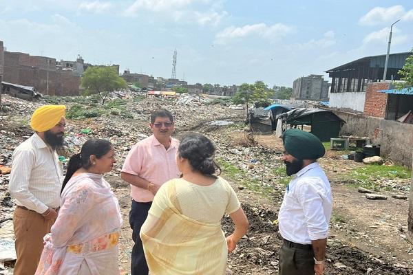 MLA Chhina inspected the garbage dump along with the corporation officials