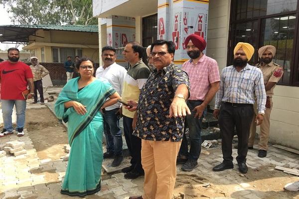Deputy Commissioner along with MLA Baga visited the Aam Aadmi Clinic under construction