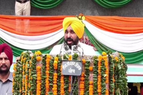 CM Bhagwant Mann hoisted the tricolor in Ludhiana on Independence Day