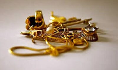 By breaking the locks of the teacher's house, gold ornaments worth lakhs, Indian and Nepali currency were stolen