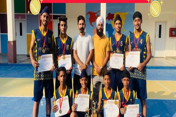 The basketball team of DGSG School won the gold medal