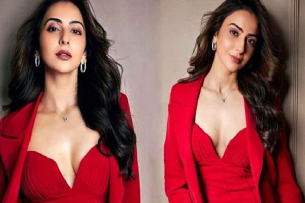 Rakul Preet was seen in a red short dress, bold pictures came out