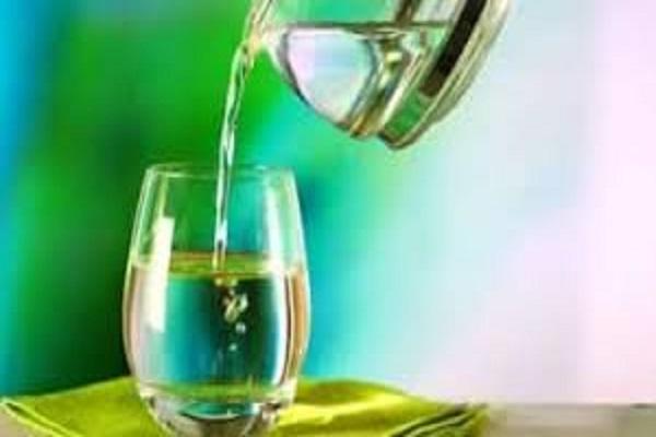 Drinking water while eating harms health, how to prevent it