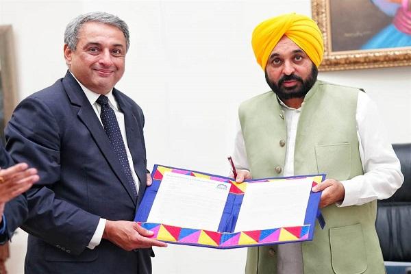 The Chief Minister handed over the land allotment letter to Tata Steel Group to set up the first plant at a cost of Rs 2600 crore in Ludhiana.