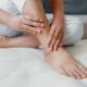 Swelling in the feet occurs frequently, then get relief with these natural methods