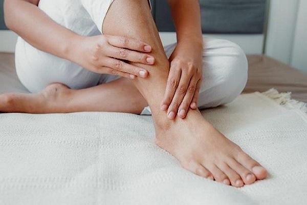 Swelling in the feet occurs frequently, then get relief with these natural methods
