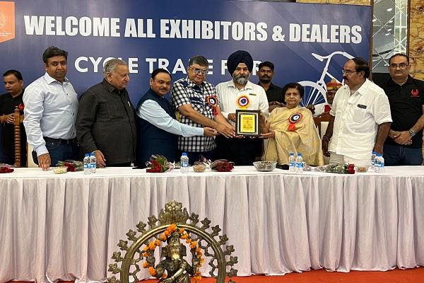 Mayor Lucknow and Kular inaugurated the Cycle Trade Fair- 2022