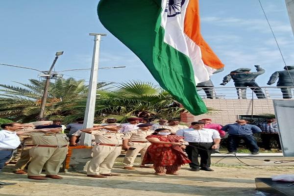 100 feet high national flag hoisted on Jagraon Bridge by Deputy Commissioner