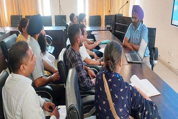 A training course was held on preparing a flower nursery