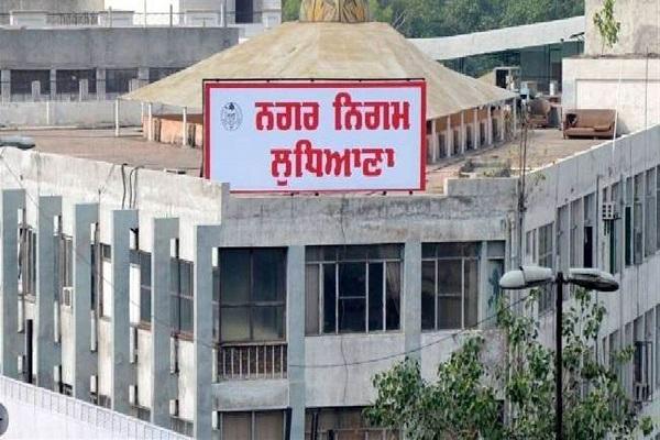 Municipal corporation sealed three properties, collected tax of about 4 lakh rupees