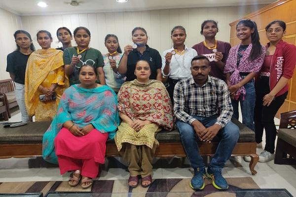 The female students of Master Tara Singh College gave an excellent performance in 'Judo'