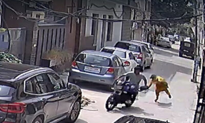 In Ludhiana, a biker snatched a woman's purse-mobile