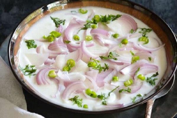 You will also be surprised by reading these 6 health benefits of eating curd and onion