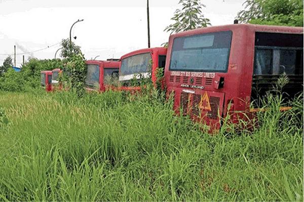 37 city buses bought for 17.50 crore have become junk, now the corporation is preparing to sell them