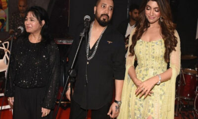 Mika Singh threw a wonderful party on Akanksha Puri's birthday, was seen feeding cake to his girlfriend