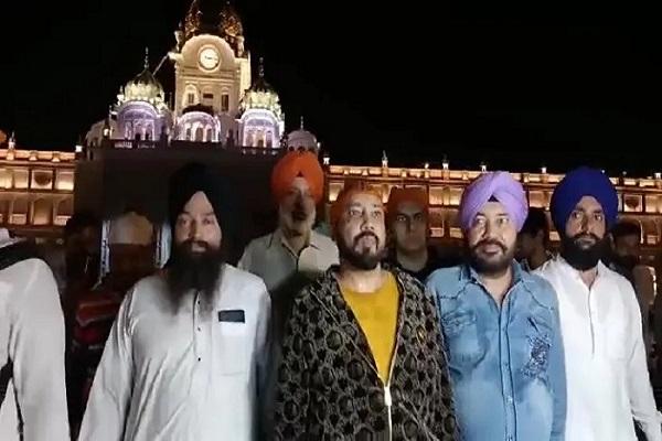 After being released from jail, Darer Mehndi bowed to Sri Darbar Sahib and thanked the Guru