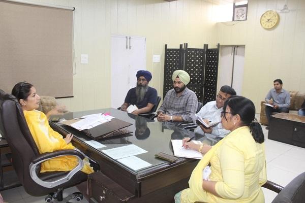 Additional Deputy Commissioner Jagraon reviewed the progress of Aadhaar update in the district