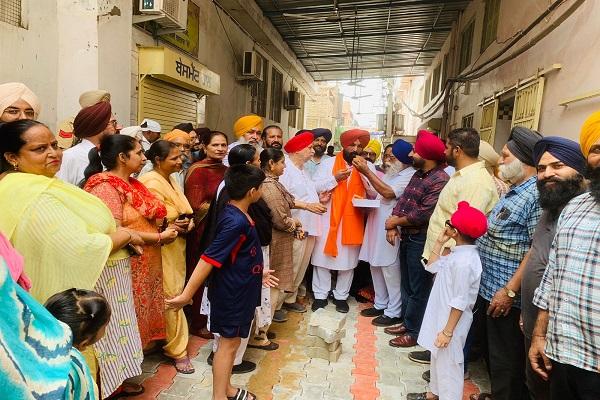 MLA Sidhu started the work of installing interlock tiles in Atam Nagar constituency