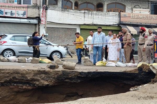 Sudden road accident in Model Town area, Dr. Bassi took stock of the occasion