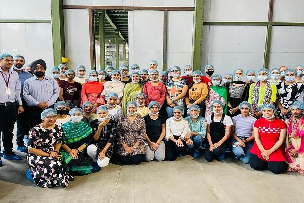 The students of Khalsa College for Women conducted an industrial visit