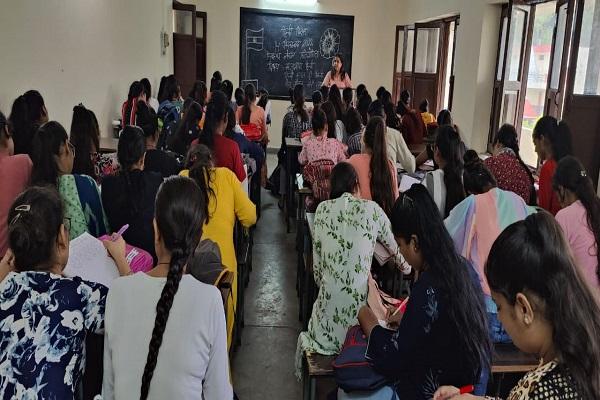 Hindi Day celebrated at Devaki Devi Jain Memorial College for Women