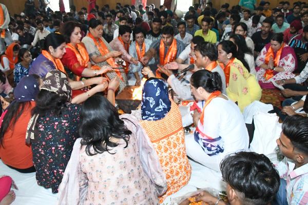 Havan Yag was organized on the occasion of the beginning of the session in Arya College