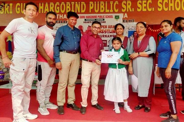 Open competition of 'arm wrestling' organized at Sri Guru Hargobind School