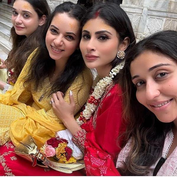 Mouni reached the ISKCON temple to see Radha Rani, looking beautiful in a garland of flowers and mang sindoor.