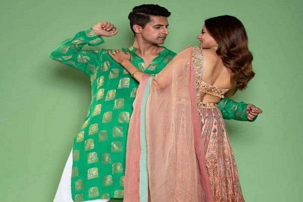On the occasion of Diwali, Sargun Mehta and Ravi Dubey's romantic, pictures won the hearts of fans