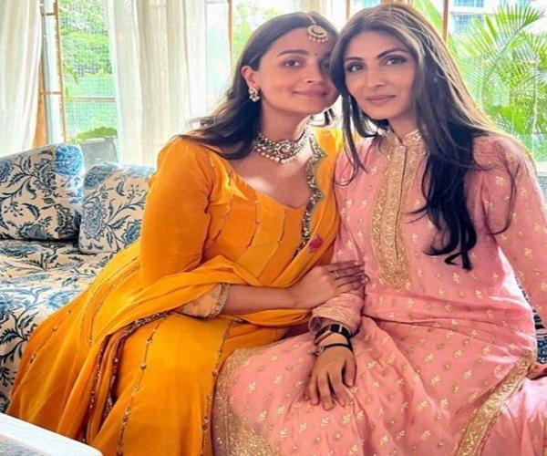 Mom-to-be Alia Bhatt's baby shower, simple look stole the show