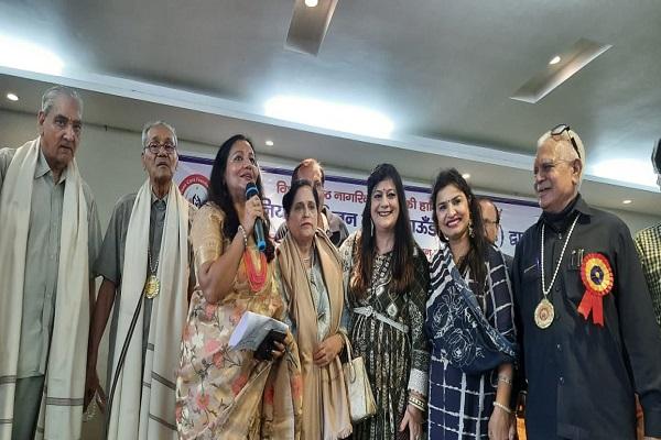 Avinash Kaur, chairperson of Spring Dale School, was honored