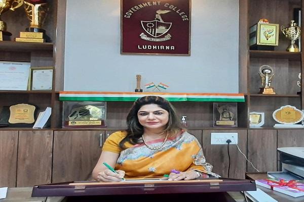 The new principal took over the post at SCD Government College
